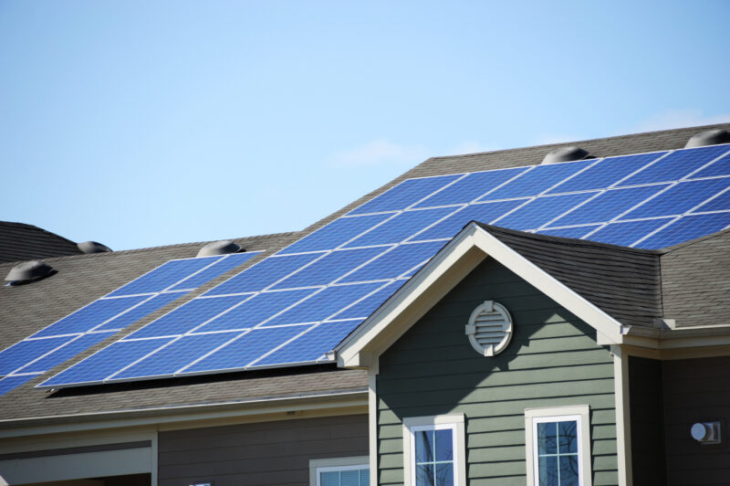 Are you interested in learning how you can save some money by switching to solar power? Here are 6 tax credits for solar powered homes.