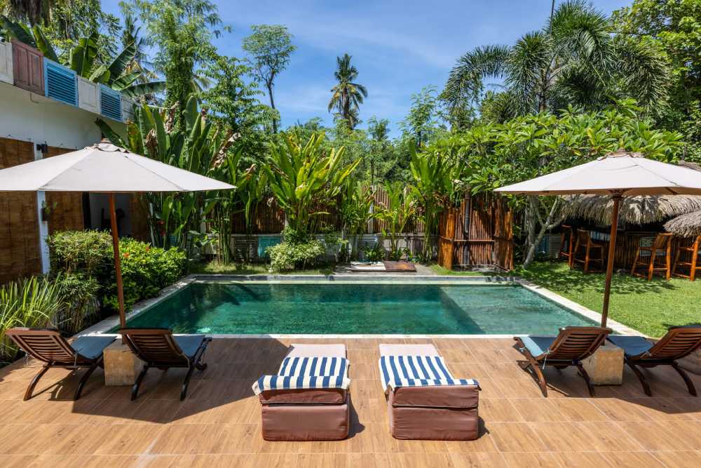 Perfect Swimming Pool Oasis